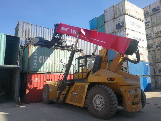 集裝箱吊機租賃.jpg 集裝箱吊機租賃.jpg